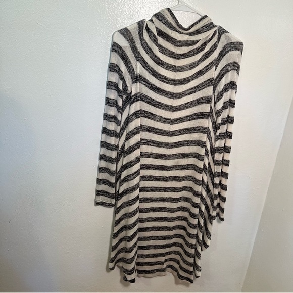 Volcom Crystal Moon Wrap Sweater Cream Gray Stripes - Picture 6 of 10